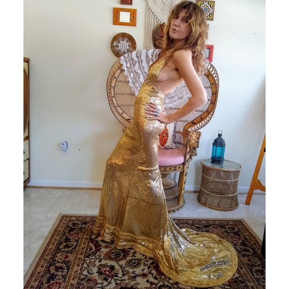 Liquid gold 90s sequin gown with train - Picture 2 of 6
